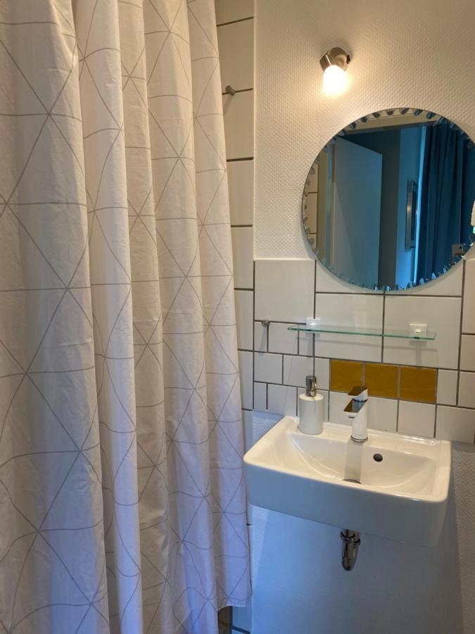 Zentrale Mit Balkon In Appartement *